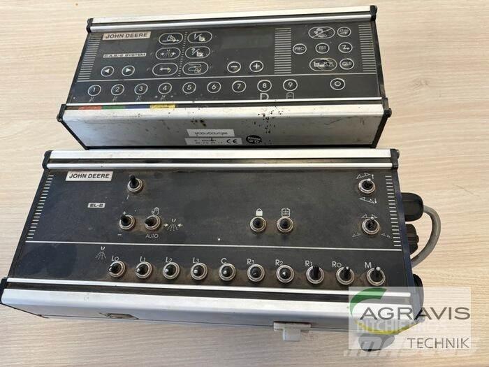 John Deere 632 牵引式喷雾机