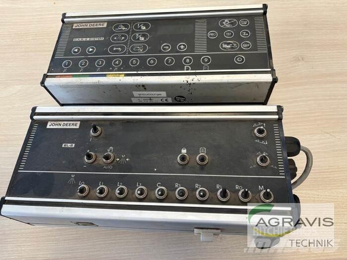 John Deere 632 牵引式喷雾机