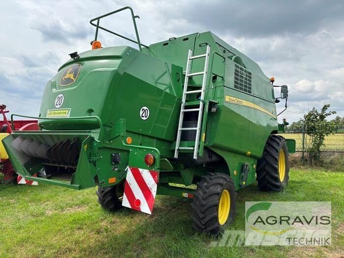 John Deere W 330 联合收割机