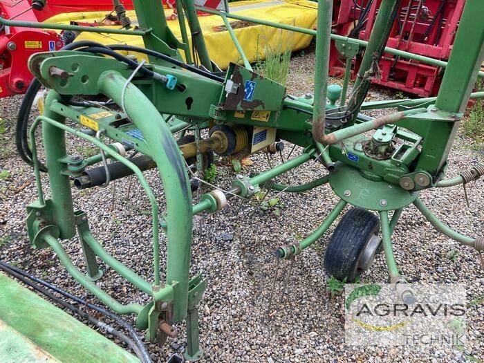 Krone KW 7.70/6 犁耙和摊草机