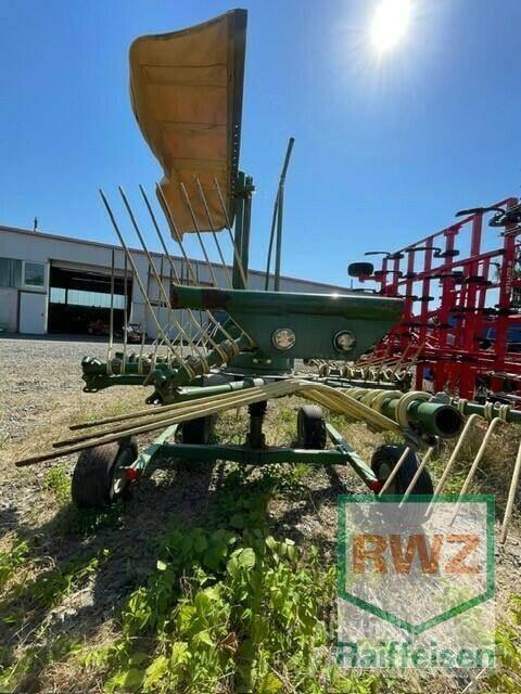 Krone Swadro 38 犁耙和摊草机