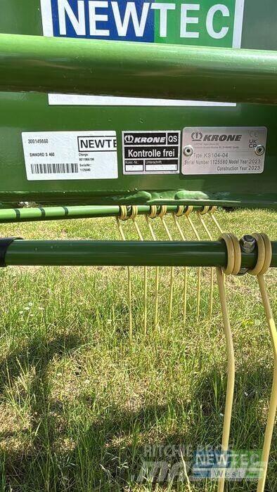 Krone SWADRO S 460 犁耙和摊草机