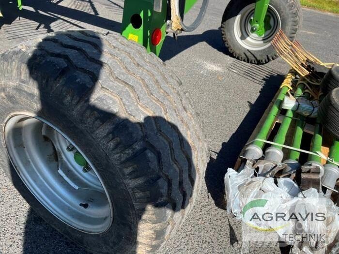 Krone SWADRO TC 880 犁耙和摊草机