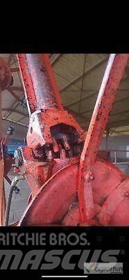 Kuhn 3F6301MH 犁耙和摊草机