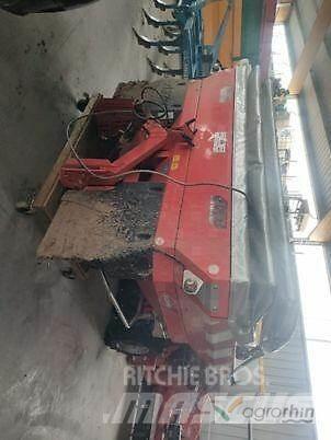 Kuhn Axis 20.1W 矿物肥料撒播机