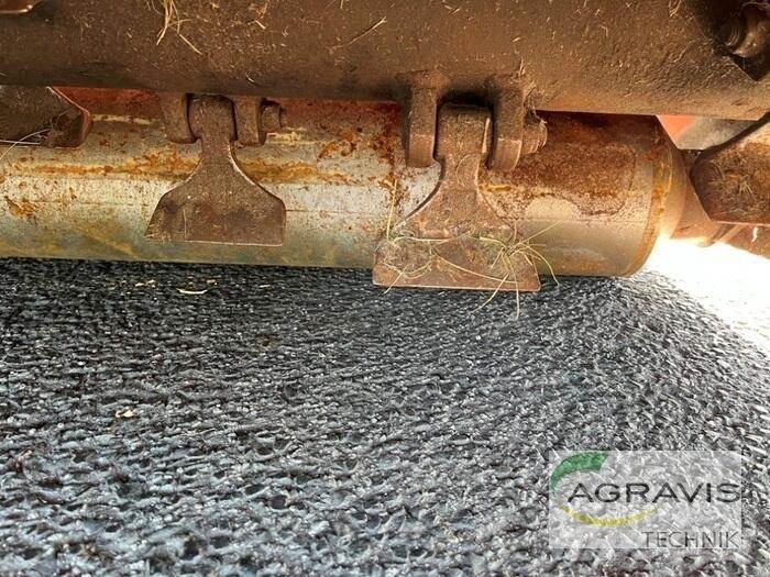 Kuhn BP 28 牧场割草机和切顶器