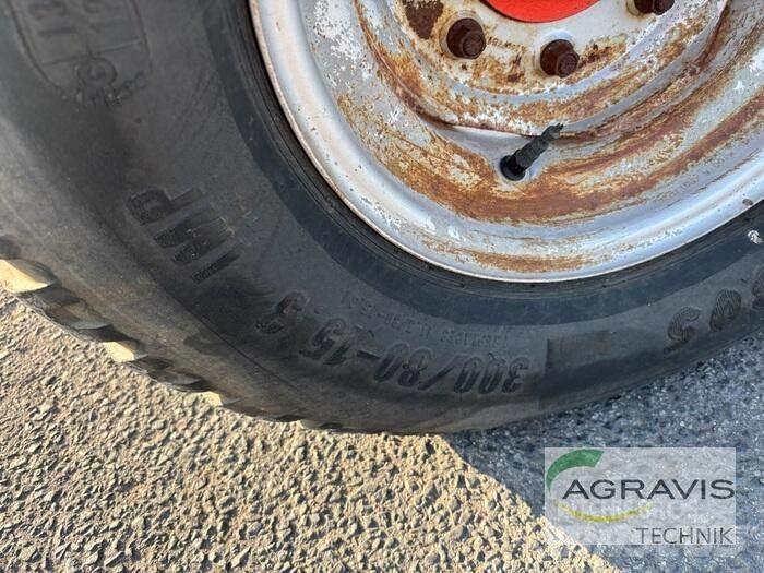 Kuhn GA 8521 犁耙和摊草机