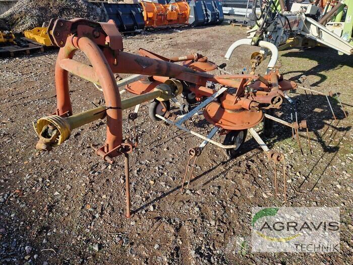 Kuhn GF 452 M 犁耙和摊草机