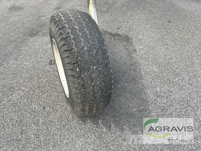 Kverneland 6965 犁耙和摊草机