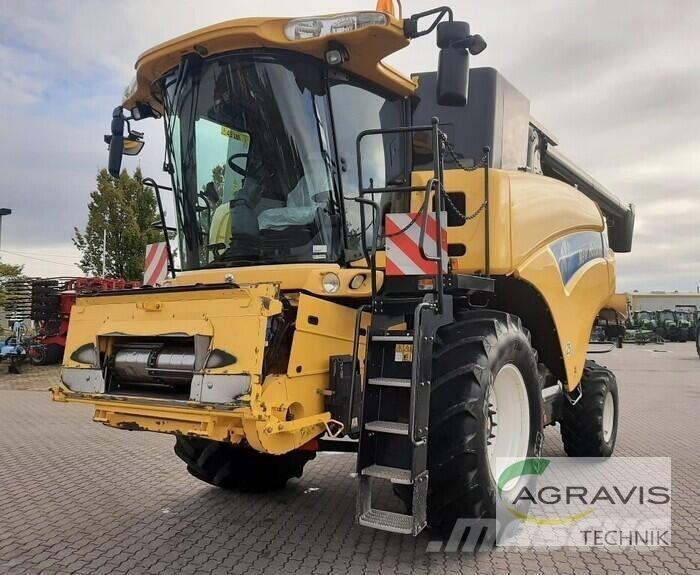 New Holland CR 960 联合收割机