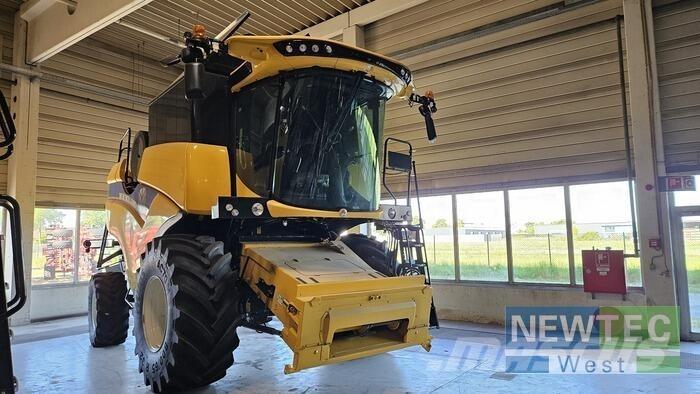 New Holland CX 5.80 联合收割机
