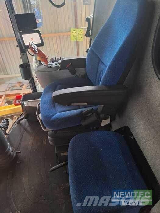 New Holland CX 5090 联合收割机