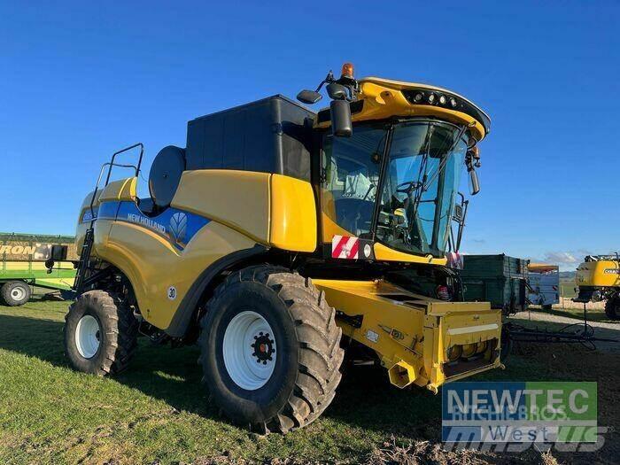 New Holland CX 6.90 联合收割机