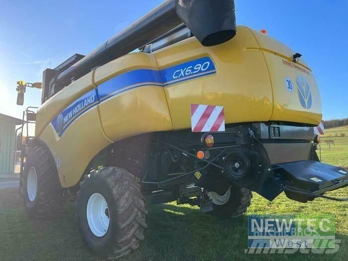 New Holland CX 6.90 联合收割机