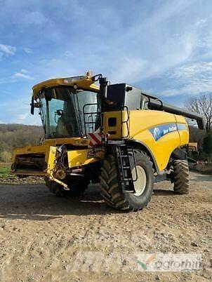 New Holland CX 8090 联合收割机