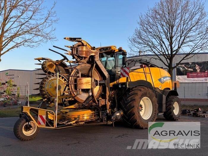New Holland FR 700 自走式青贮饲料收割机