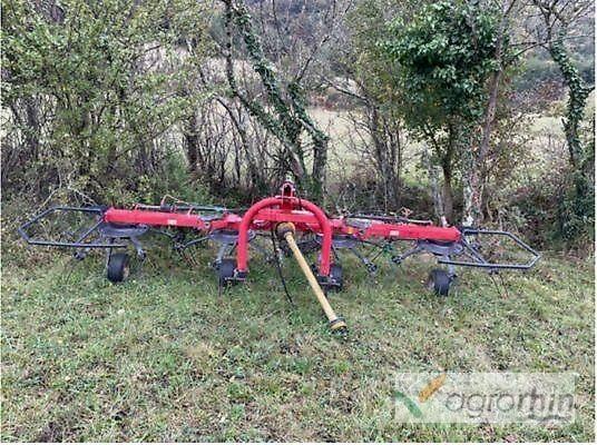 Vicon Fanex 463 犁耙和摊草机
