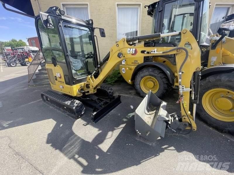 CAT 302CR-05A 小型挖掘机