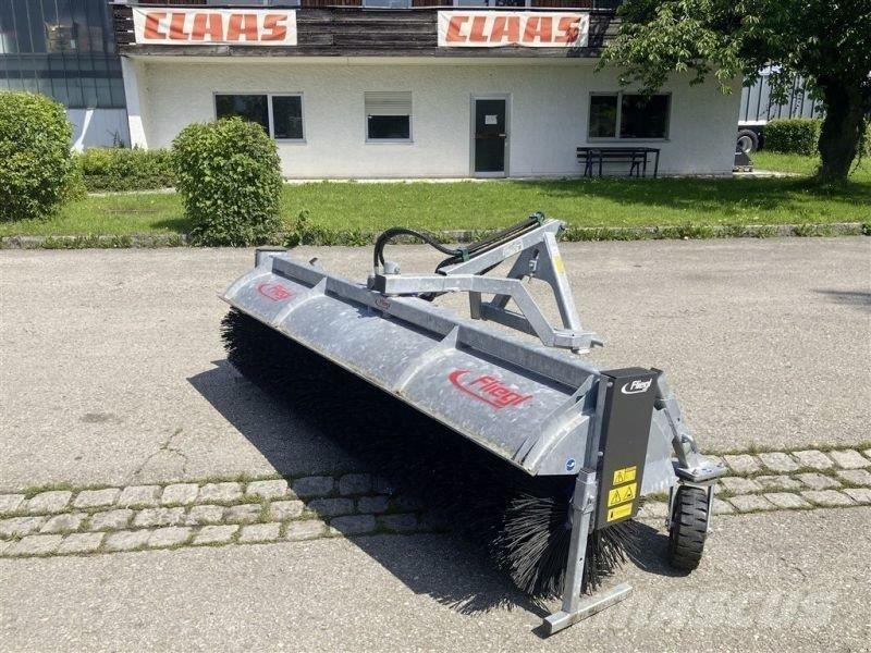 Fliegl TYP 700 扫地机