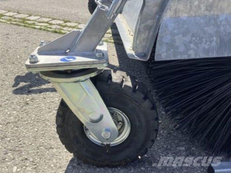 Fliegl TYP 700 扫地机
