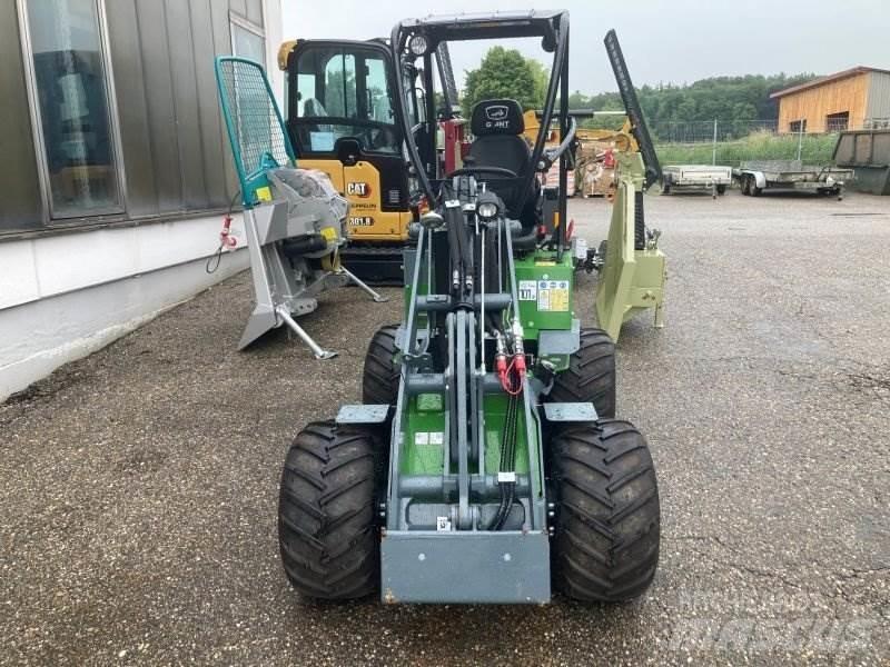 GiANT G1200 滑移装载机