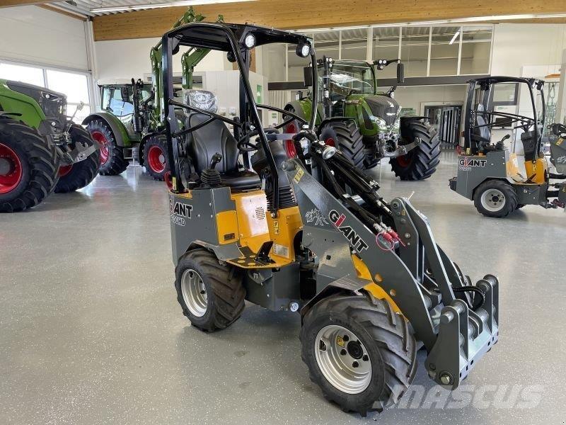 GiANT G1200 HD 滑移装载机