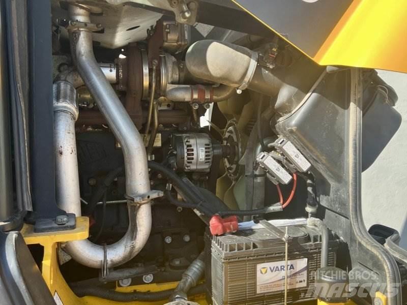 JCB TM 320 S 轮式装载机