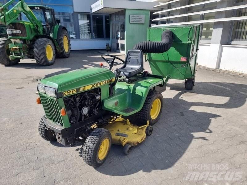 John Deere 332 小型拖拉机