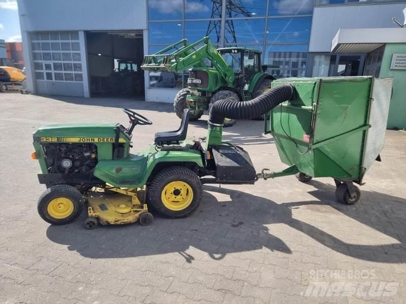 John Deere 332 小型拖拉机