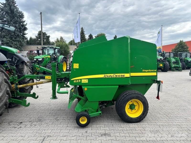 John Deere 623 圆捆打捆机