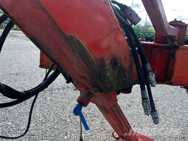 Kuhn GA7302DL 料堆整形机