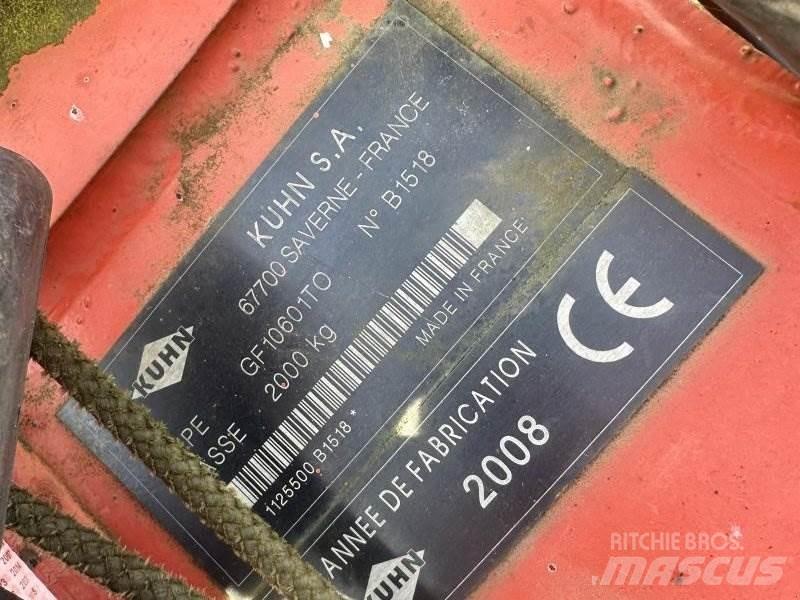 Kuhn GF 10601 犁耙和摊草机