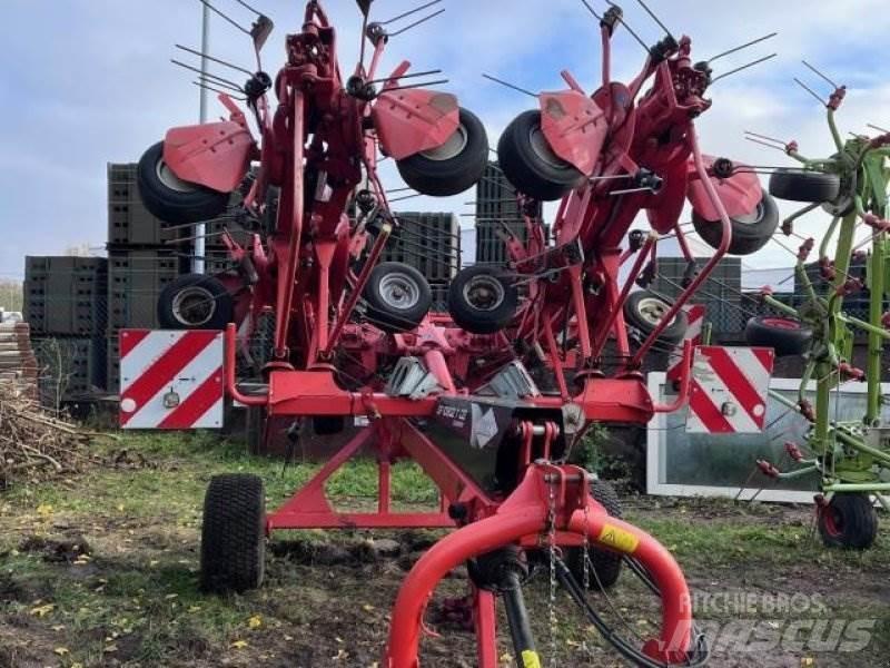 Kuhn GF 10802 犁耙和摊草机