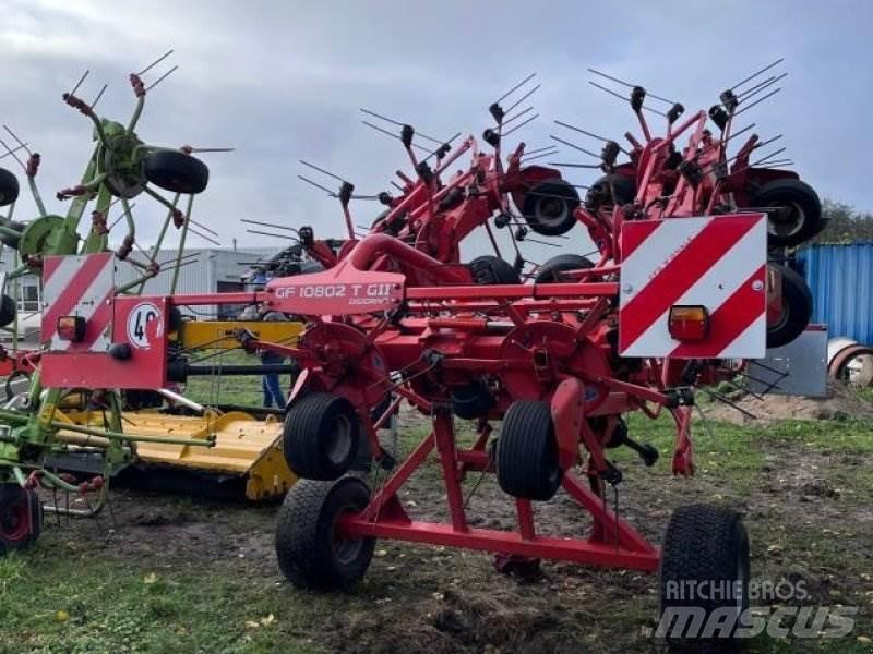 Kuhn GF 10802 犁耙和摊草机