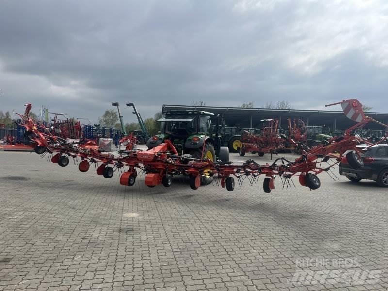 Kuhn GF 13003 犁耙和摊草机