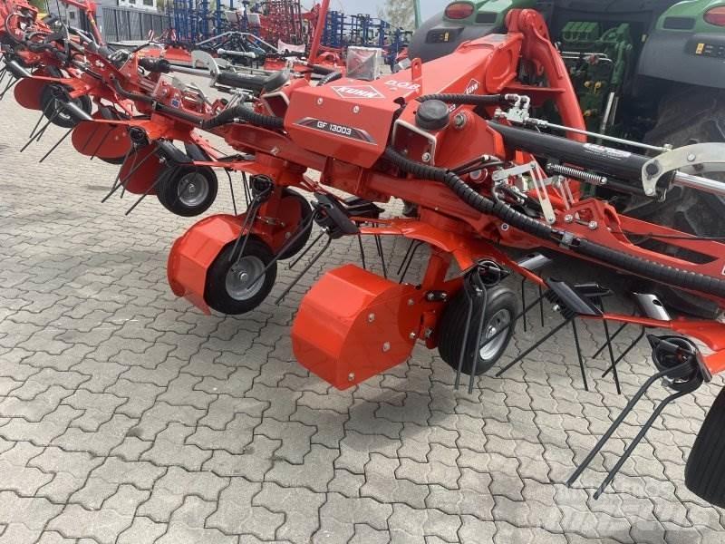 Kuhn GF 13003 犁耙和摊草机