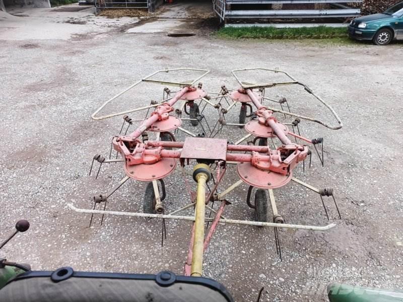 Kuhn GF 671 犁耙和摊草机