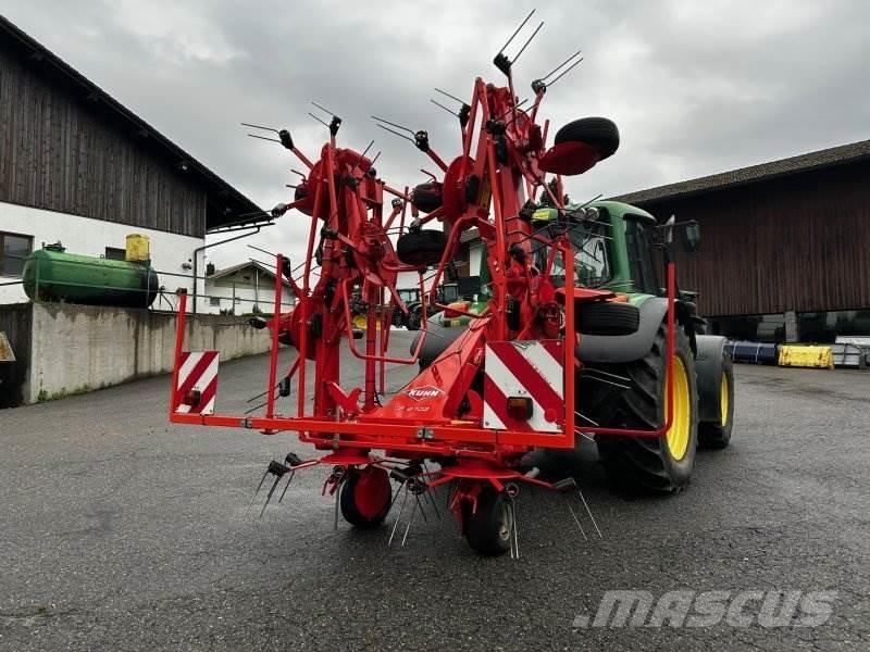 Kuhn GF 8702 犁耙和摊草机