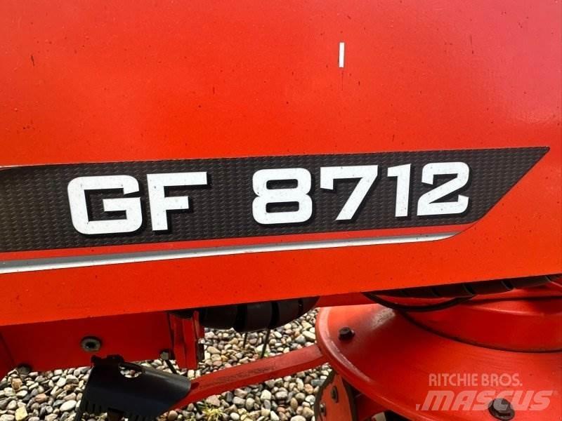 Kuhn GF 8712 犁耙和摊草机