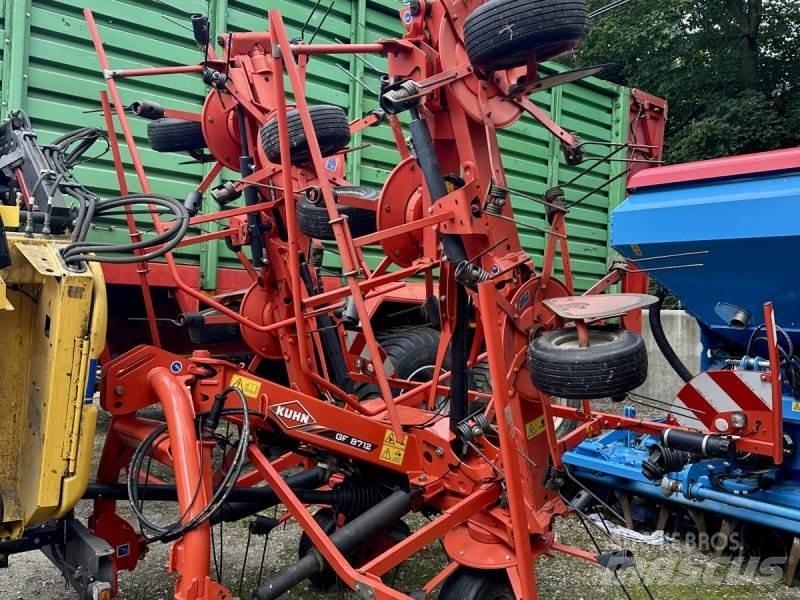 Kuhn GF 8712 犁耙和摊草机