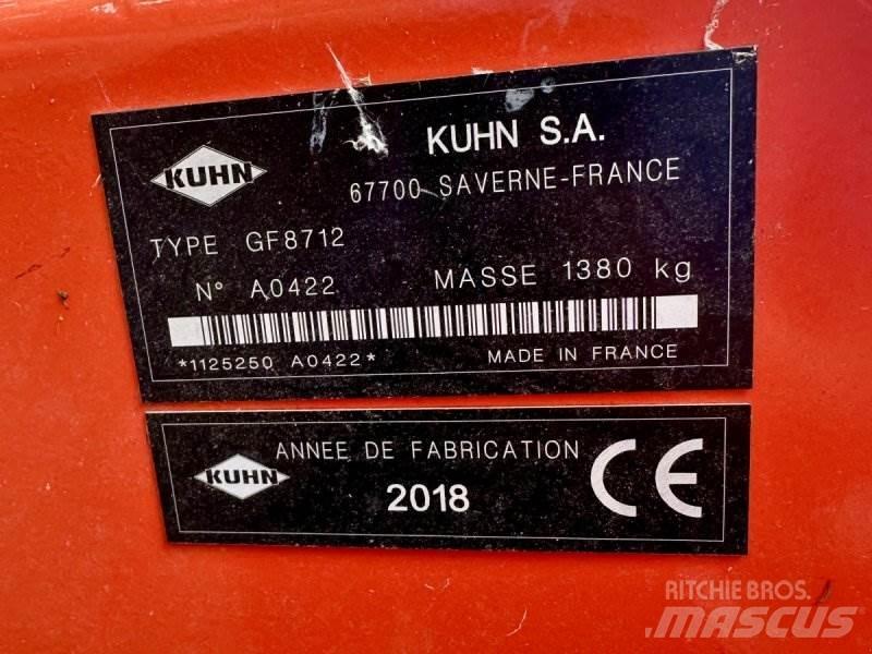 Kuhn GF 8712 犁耙和摊草机