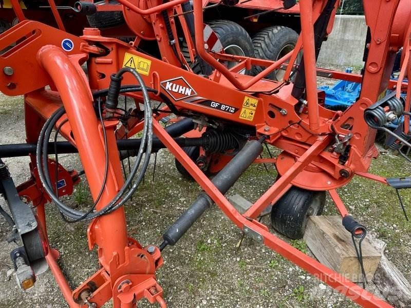 Kuhn GF 8712 犁耙和摊草机