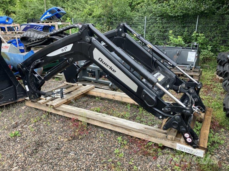 Quicke Q 5 M 前装载和挖掘机
