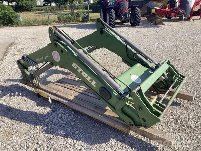 Stoll FZ 30.1 前装载和挖掘机