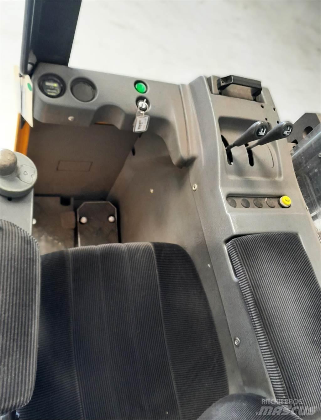 Atlet XSN160 行走式堆垛机