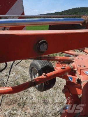 Kuhn GA 6632 料堆整形机