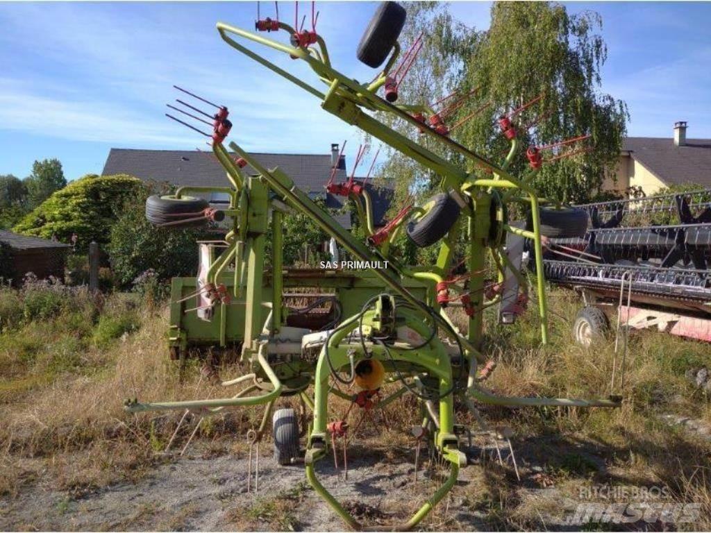 CLAAS VOLTO 770 犁耙和摊草机