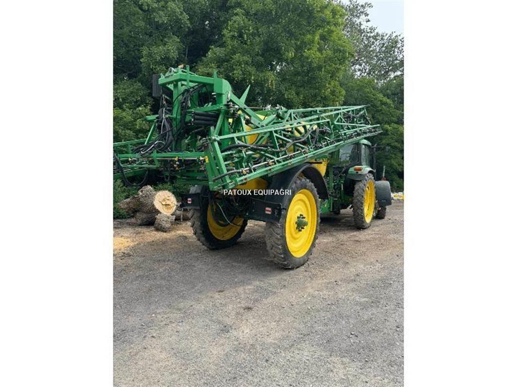 John Deere 840 牵引式喷雾机