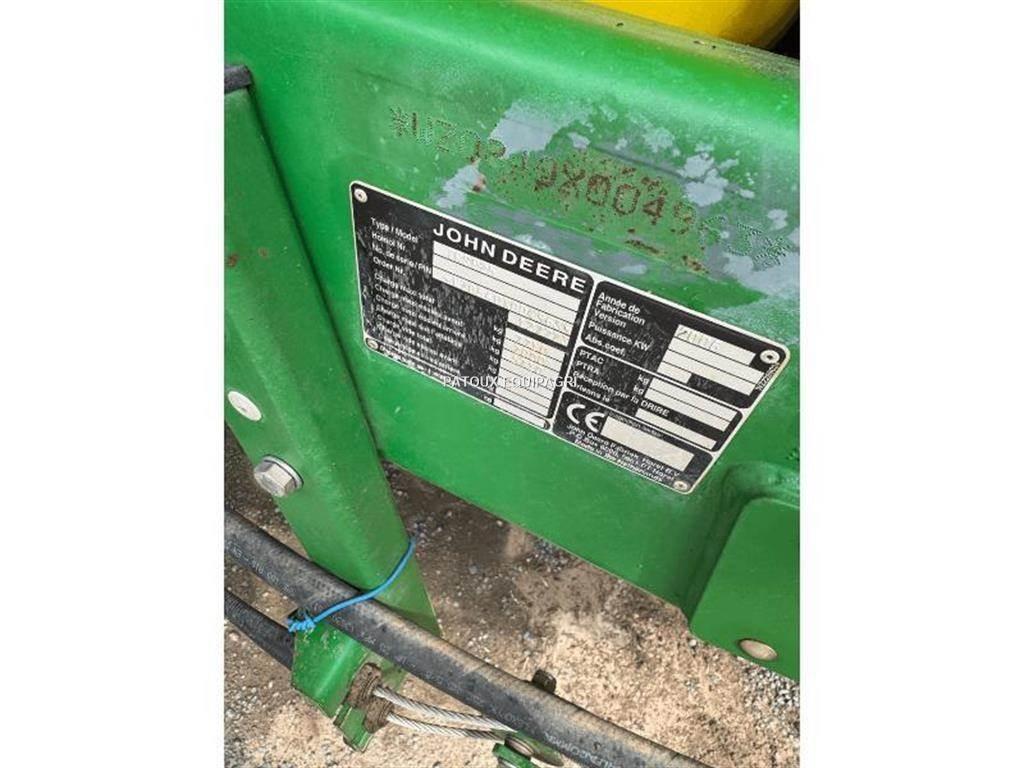 John Deere 840 牵引式喷雾机