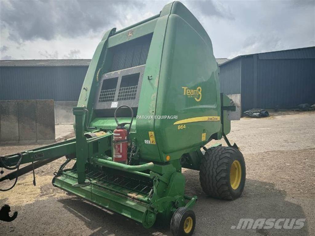 John Deere 864 圆捆打捆机